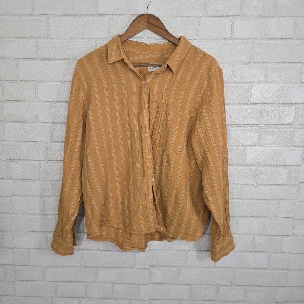 Universal Thread button down top - Picture 5 of 12